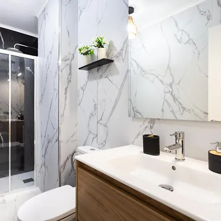 Апартаменты Stylish 4-bedroom In Americas