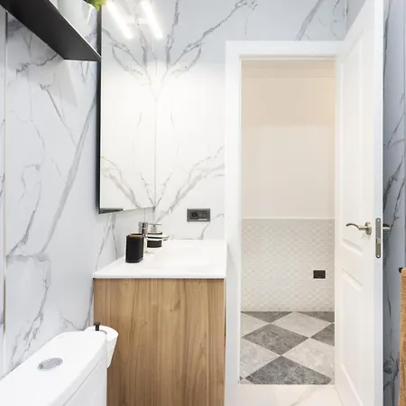 Апартаменты Stylish 4-bedroom In Americas