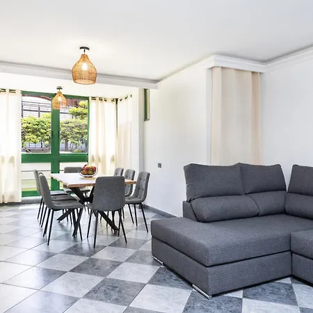 Stylish 4-bedroom In Americas Апартаменты